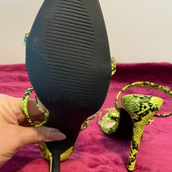 Neon yellow/ green snakeskin heel!! - Picture 4 of 4